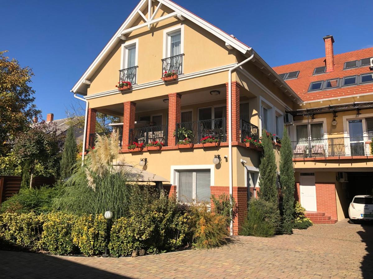 Galeria Apartmanhaz Keszthely Exterior foto
